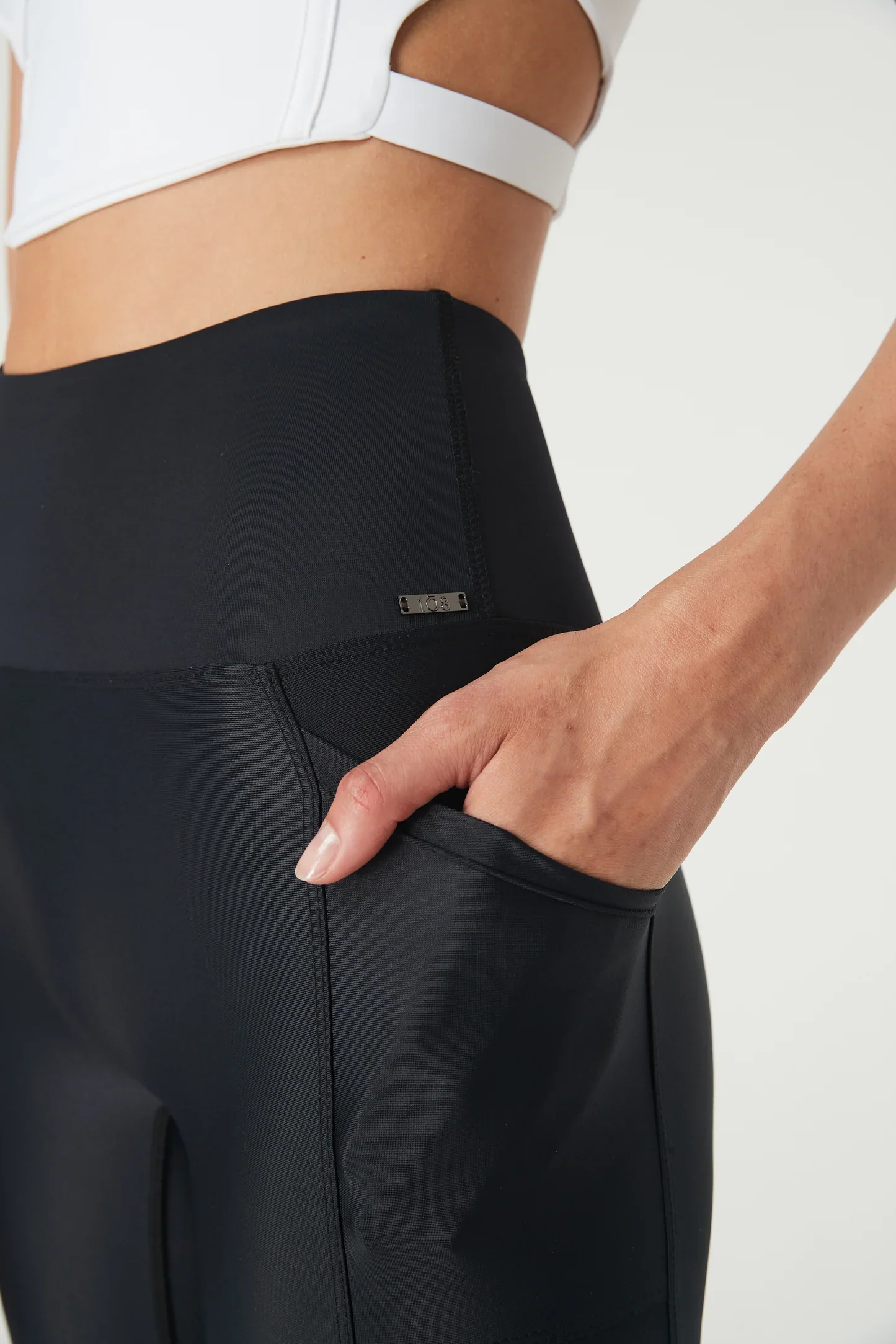 ALIX PINTUCK LEGGINGS - Image 4