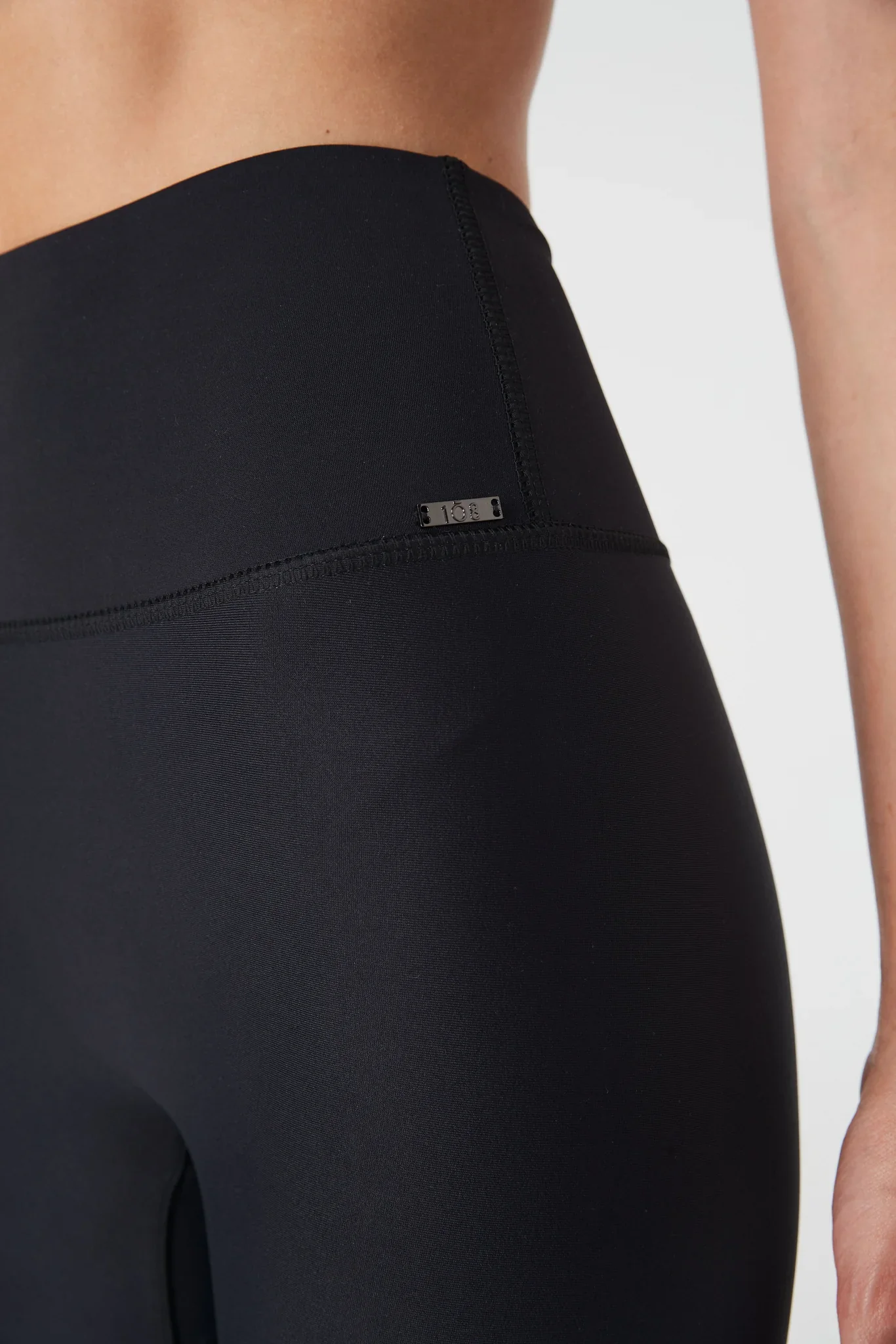 SEAMLESS COMPRESSION TIGHTS - Image 4