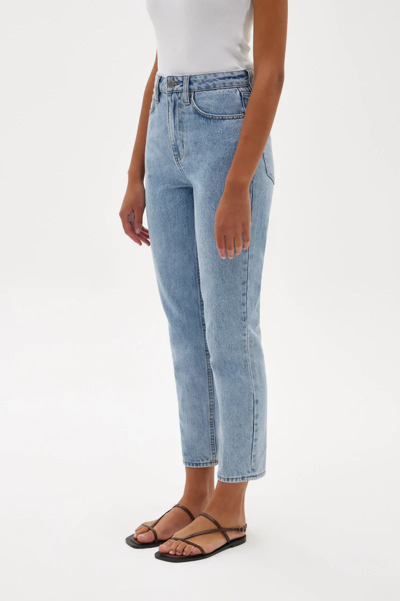 SIGNATURE SLIM JEAN - Image 3