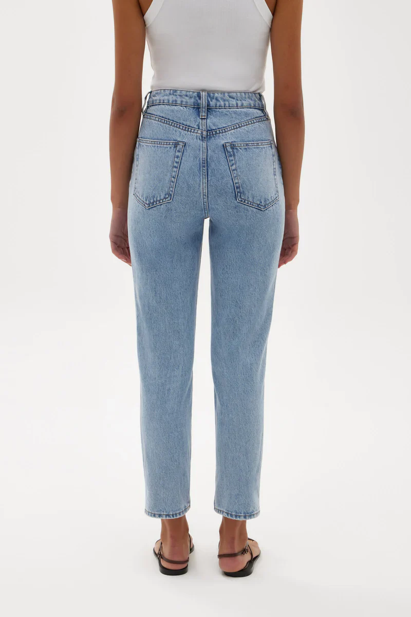 SIGNATURE SLIM JEAN - Image 4